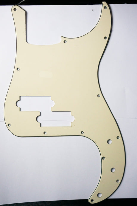 P - Bass Pickguard Cream 3 Ply 13 Screws - parts - WM Guitars